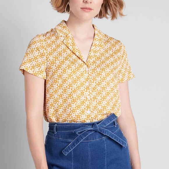 Modcloth Yellow and White Daisy Floral Print Button Up Shirt Size Small - Picture 7 of 7